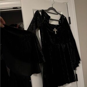 Bell sleeve velvet dress